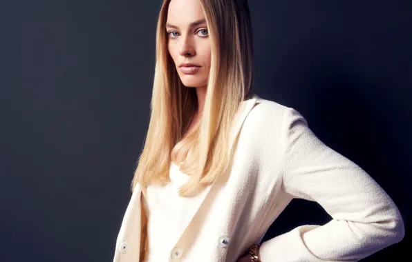 Look, actress, Margot Robbie, straight hair