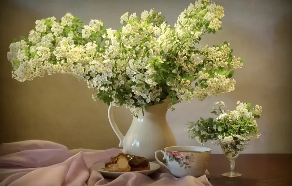 Bouquet, cake, pitcher, Spiraea