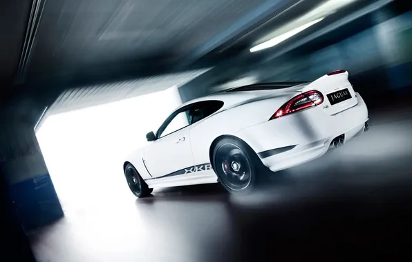 Speed, garage, xkr