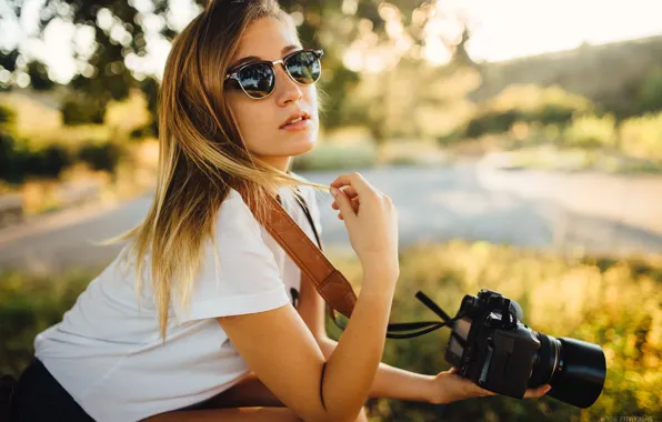 Picture girl, the sun, trees, nature, pose, glare, glasses, t-shirt