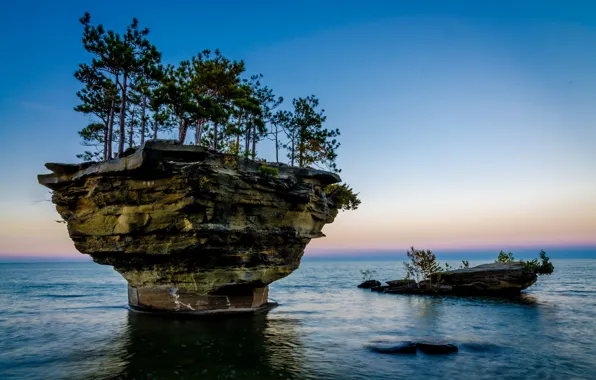 Picture sea, the sky, trees, rock, lake