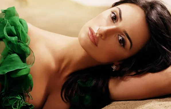 Actress, brunette, beauty, fashion, Penelope Cruz, belle, green dress