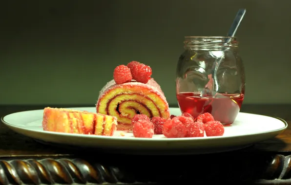 Picture berries, raspberry, syrup, roll