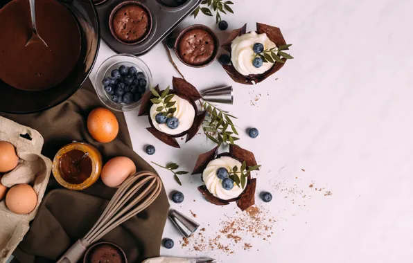 Berries, cakes, cupcakes