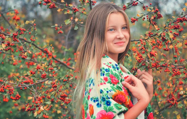 Autumn, look, girl, branches, pose, berries, girl, shawl