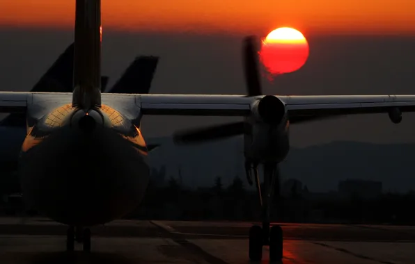 Aviation, night, the plane