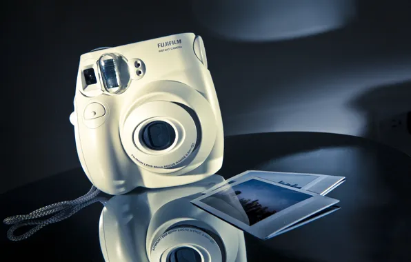 Picture reflection, the camera, photos, Fujifilm Instax Mini