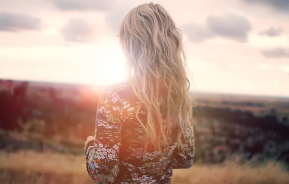 Picture girl, the sun, blonde, curls