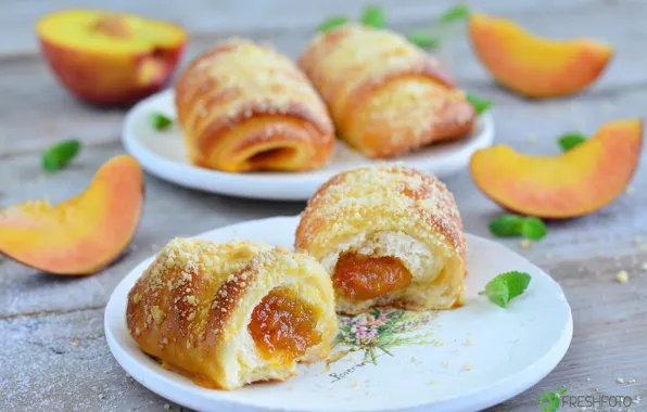 Mint, peach, cakes