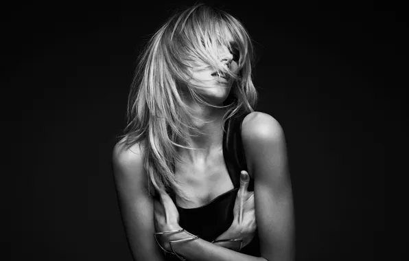 Picture model, blonde, black and white, Anja Rubik