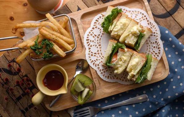 Kiwi, bread, sandwich, sauce, French fries