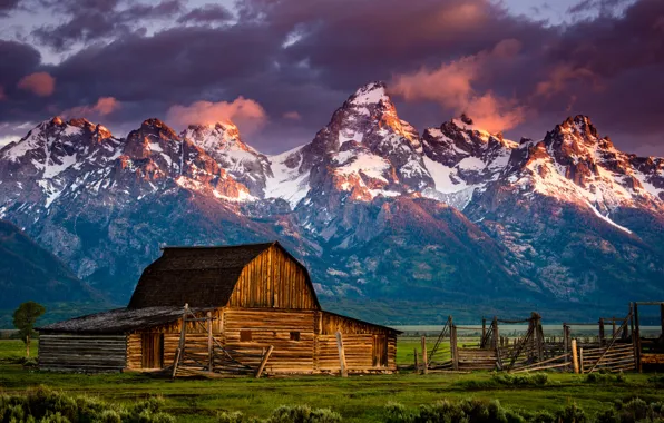 Picture the sky, mountains, clouds, house, USA