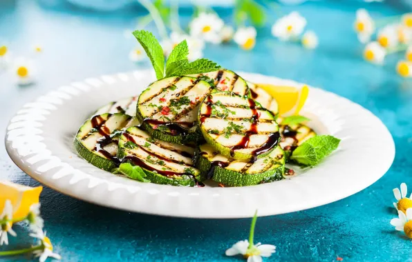 Sauce, zucchini, grill