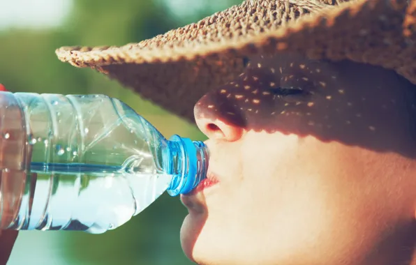 Picture hat, water, lips, bottle