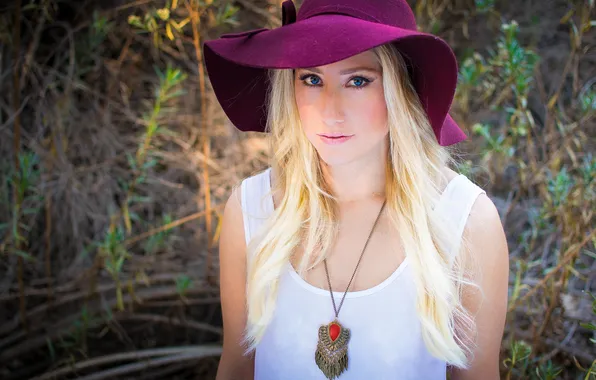 Hat, blonde, suspension