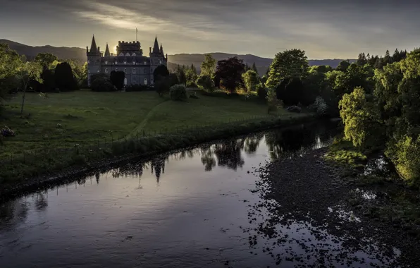 Picture field, trees, mountains, pond, castle, lawn, shore, pond