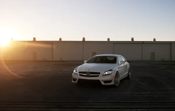 Picture white, the sun, rays, the city, photo, City, white, mercedes-benz