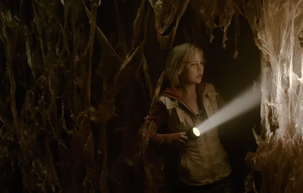 Picture Silent Hill, flashlight, Adelaide Clemens