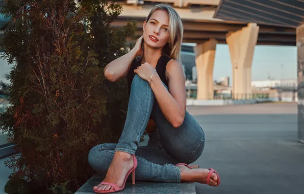 Girl, Model, photo, blue eyes, jeans, blonde, high heels, sitting