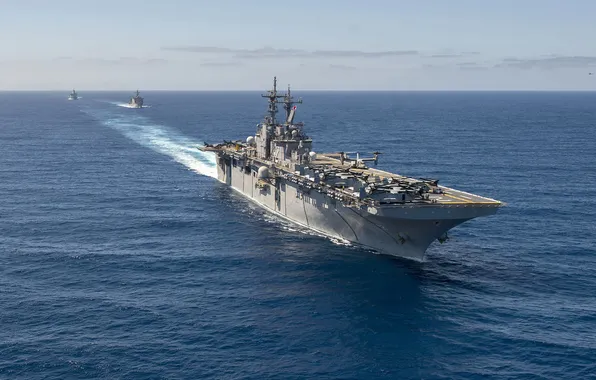 Picture the ocean, ship, landing, USS Essex, (LHD-2)
