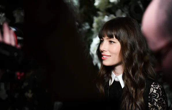 Picture actress, brunette, Jessica Biel, bangs