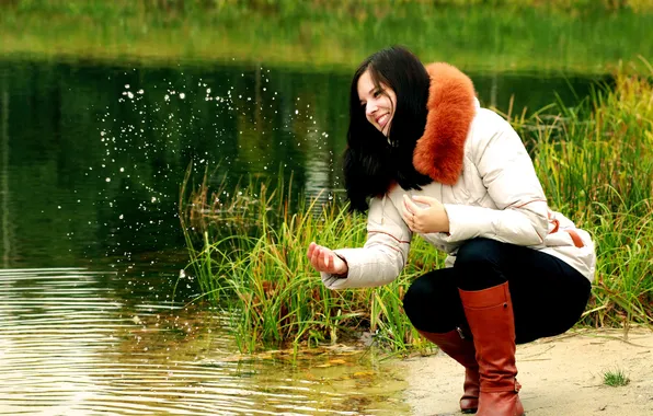 Picture GIRL, DROPS, SQUIRT, BROWN hair, POND, SHORE