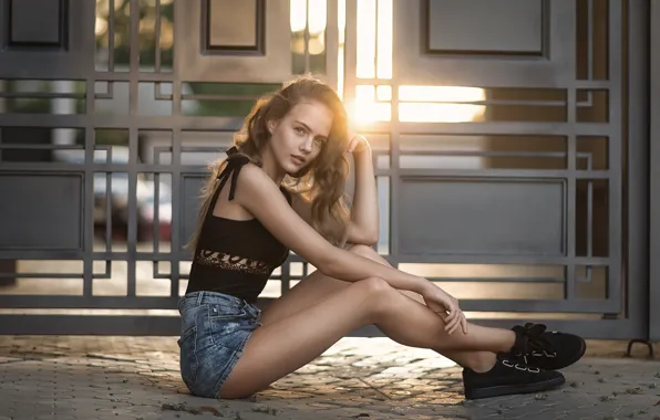 Picture look, girl, the sun, pose, street, figure, blouse, beautiful