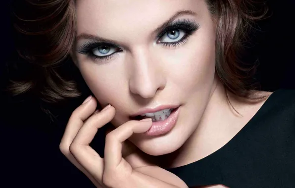 Picture eyes, look, girl, face, style, hand, milla jovovich, aktrisa