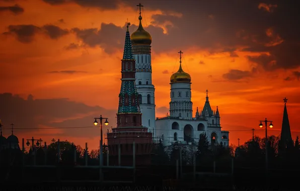 Picture sunset, the city, tower, the evening, lights, Moscow, temple, The Kremlin