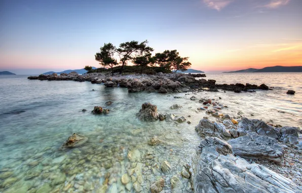 Picture trees, lake, stones, island