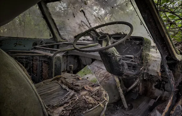 The wheel, salon, needs repair