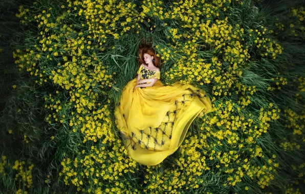 GRASS, GREENS, YELLOW, DRESS, FLOWERS, photographer Maria Lipina