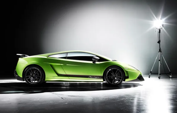 Hangar, green, spotlight, Lamborghini-Gallardo