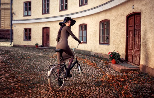 Picture look, girl, bike, pose, house, model, portrait, hat