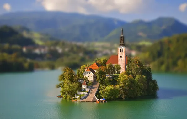 Picture lake, castle, Church, tilt shift, effect. tilt shift