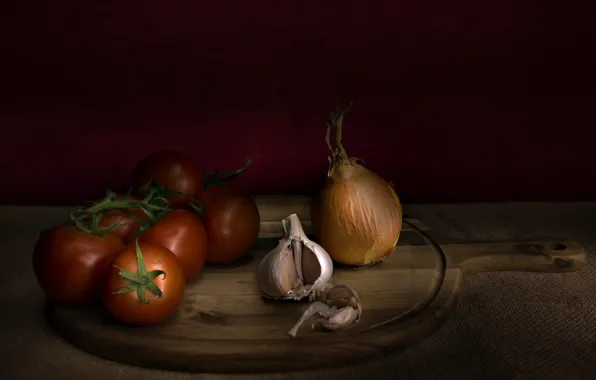Picture bow, tomato, garlic