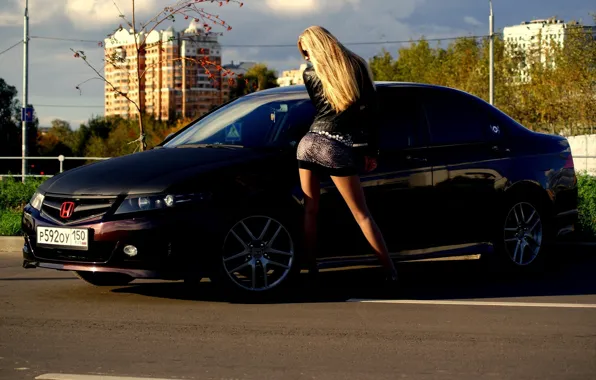 Girl, blonde, beautiful girl, have bulge ass, Russian number, standing over a dark-colored vehicle Honda