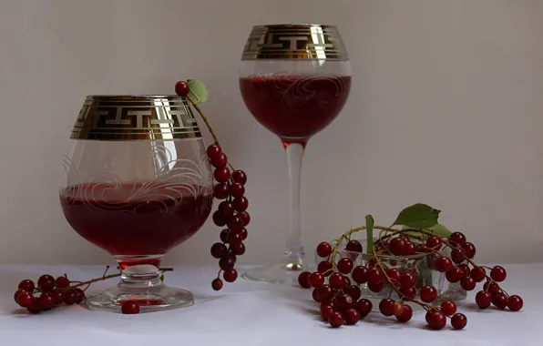 Picture composition, glasses, berries wolf, cherry juice