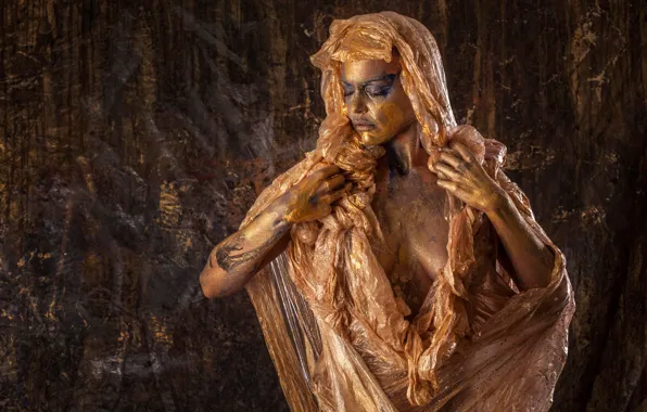 Chest, girl, face, pose, the dark background, background, gold, paint