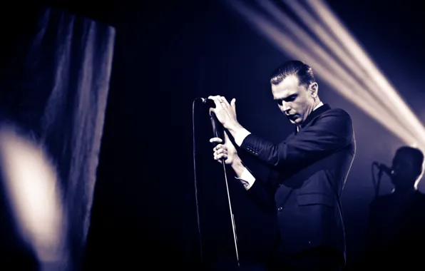 Picture Theo Hutchcraft, Hurts, Theo Hutchcraft