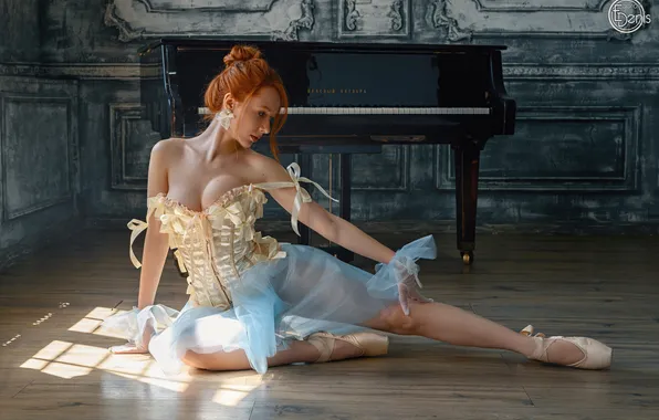 DRESS, PIANO, POSE, RED, BALLERINA, POINTE SHOES, The Elizabeth model