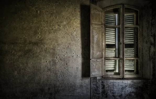 Wall, window, naturalism