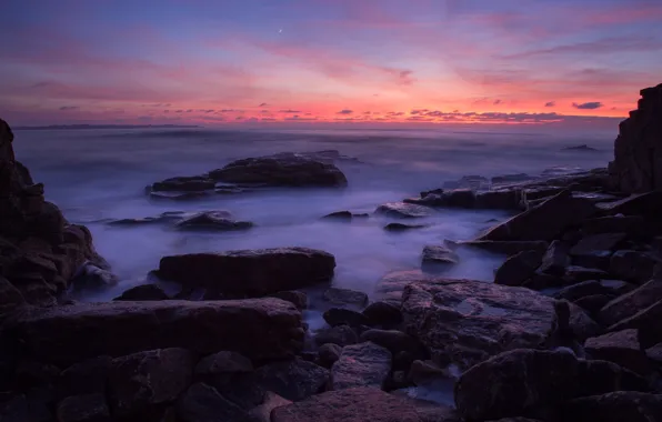 Sea, the sky, night, stones, rocks, shore, a month, the evening