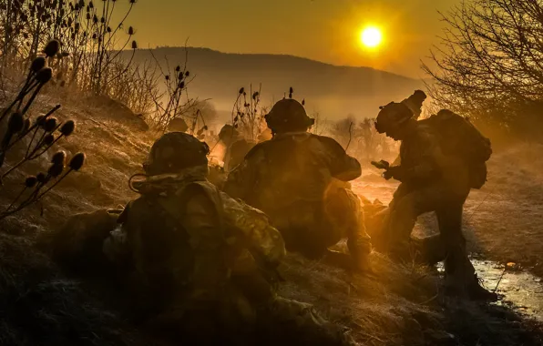 Sunset, fog, weapons, soldiers