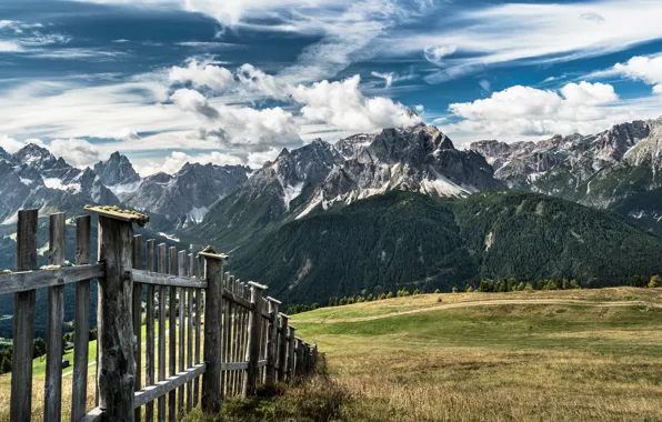Picture mountains, the fence, valley