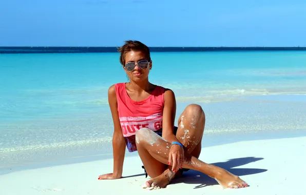 Sea, beach, girl, tan, glasses, legs