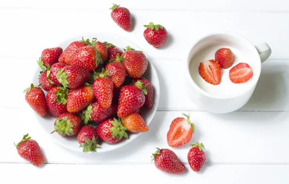 Picture berries, cream, strawberry, red, fresh, wood, ripe, sweet