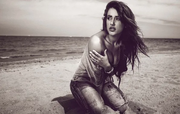 Sand, sea, jeans, black and white