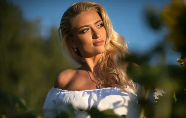 Greens, the sky, the sun, nature, pose, portrait, makeup, hairstyle