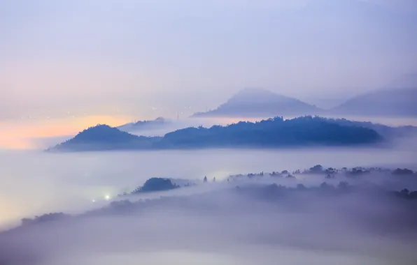 Picture landscape, mountains, the city, fog